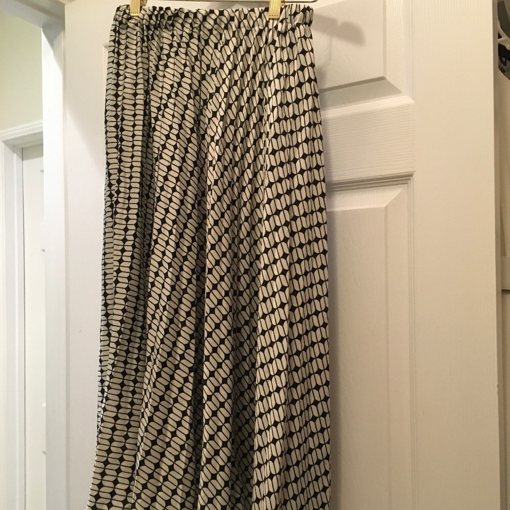 Zara Printed Pleated Black and White Midi Skirt